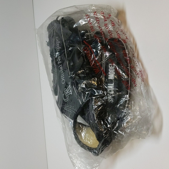 Black Baseball Glove - Picture 14 of 14